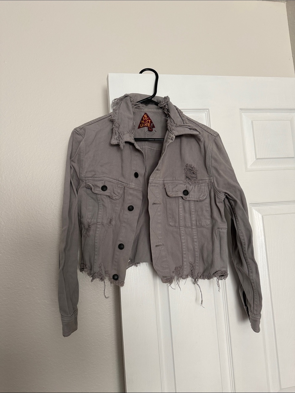 Signature8 Distressed Light Gray Cropped Denim Jacket